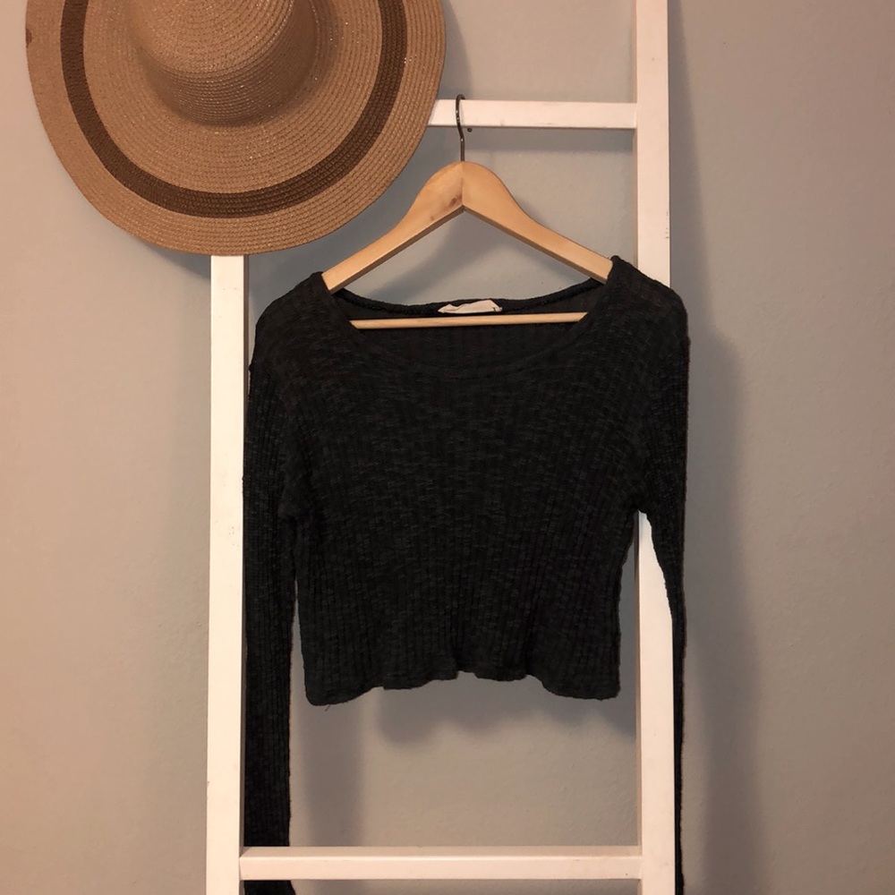 Super cute cropped long sleeve sweater